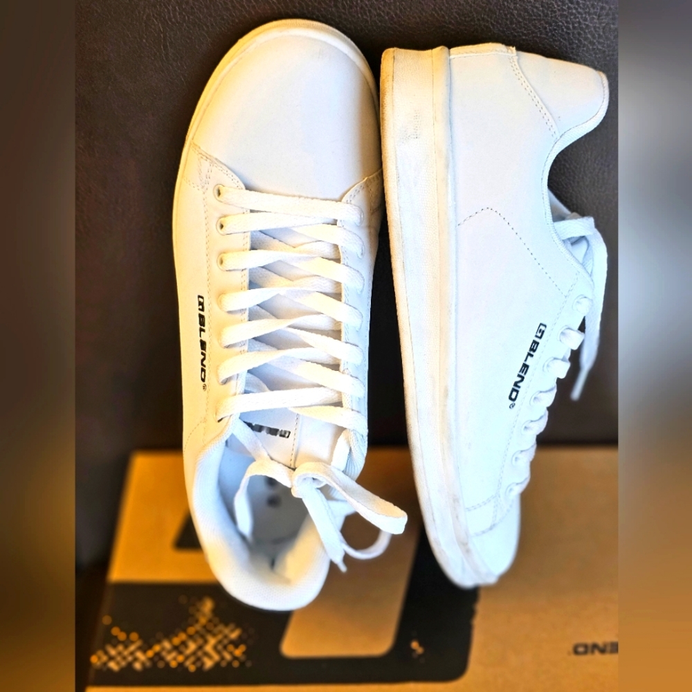 White sneakers- size 10